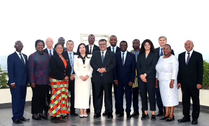 Đại sứ các nước vinh dự dự Đại hội Đảng XIV, đánh giá cao thành tựu 40 năm đổi mới của Việt Nam - Ảnh 1.