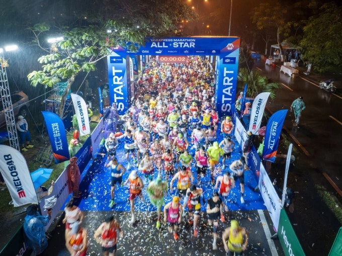 Các vận động viên tham gia VnExpress Marathon All-Star tại Hòa Lạc, Hà Nội ngày 8/2/2026. Ảnh: VnExpress Marathon